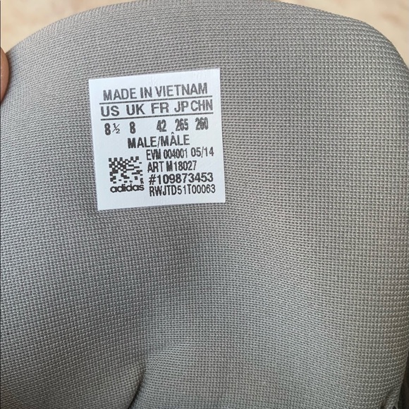 Adidas mens sneakers size 8.5US - Picture 5 of 6